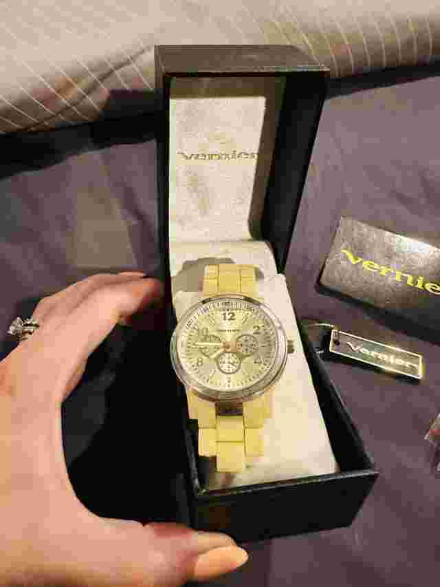 Vernier Ladies Wrist Watch, Ivory silver tone face on ivory plastic link strap