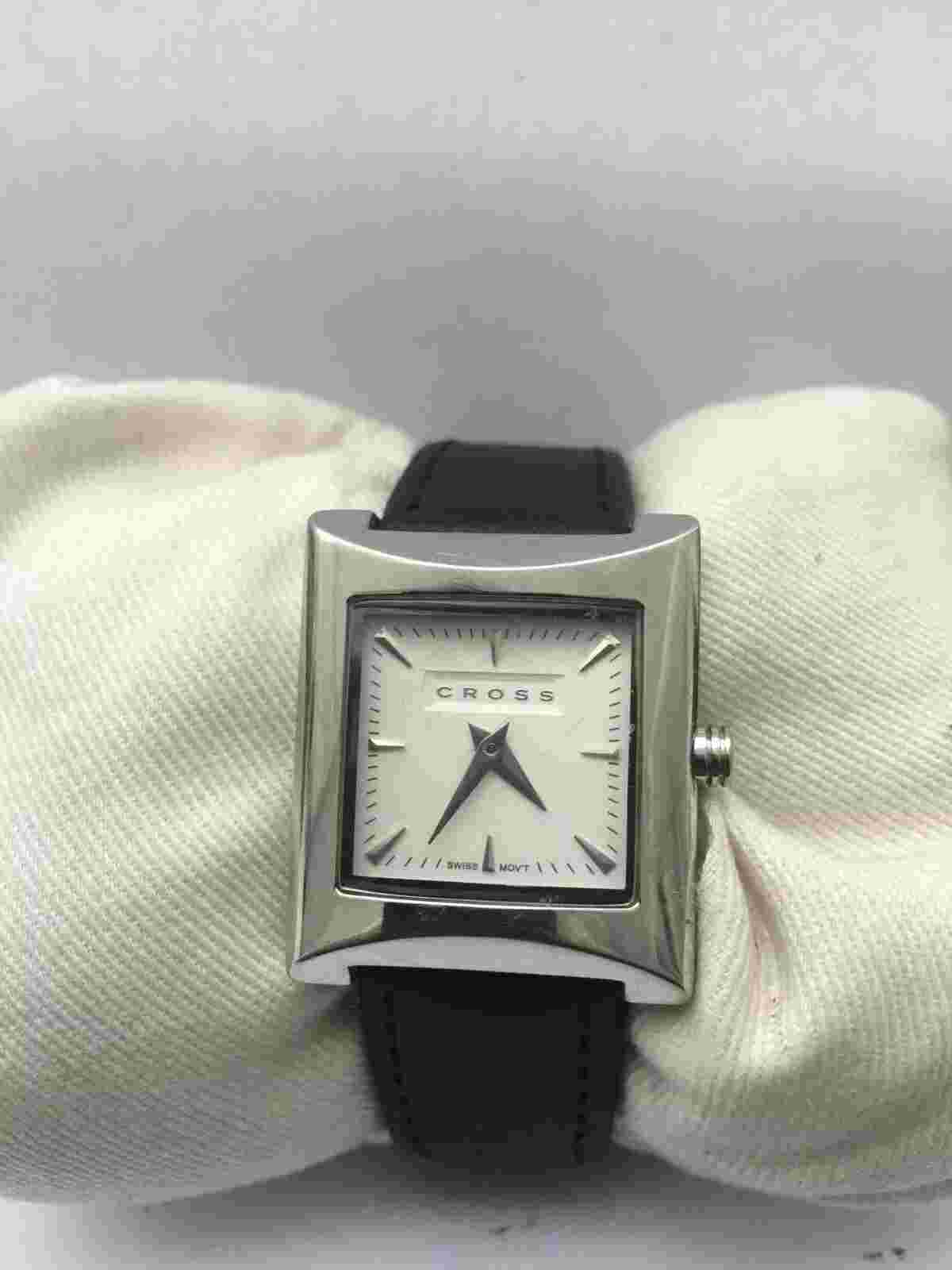 Cross Womens Vintage 30 MT WR Swiss Quartz Movement Leather Strap Watch WFAM27