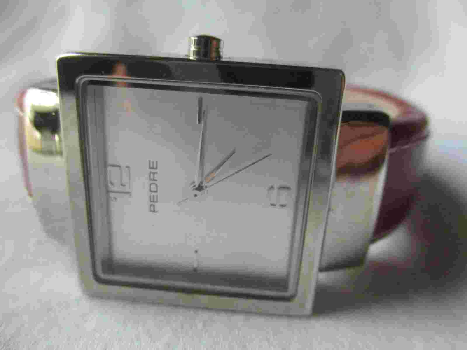 Pedre Analog Wristwatch with a Cuff Band