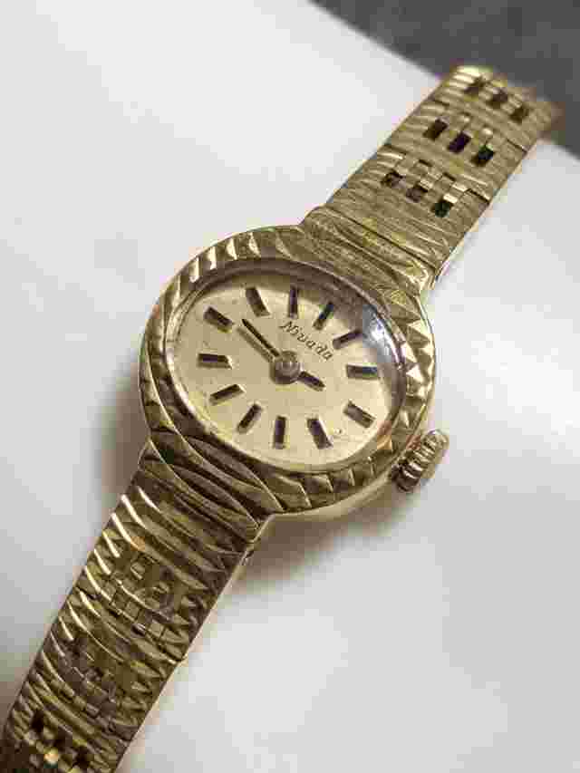 Vintage Swiss NIVADA Gold Plated 20 Microns 17 Jewel Mechanical Women Watch Runs
