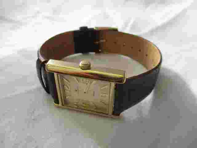 Swiss Tavan Analog Wristwatch with a Buckle Band and Water Resistance
