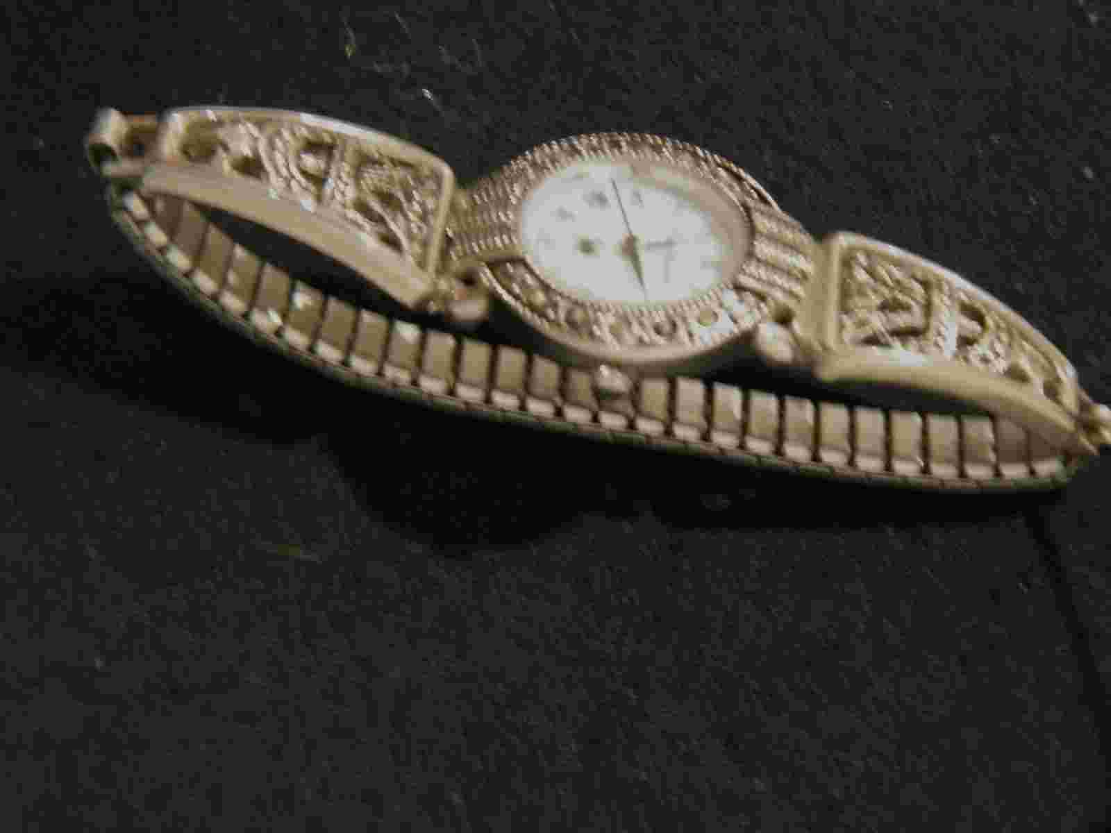 GLORIA VANDERBILT  '80'S MARCASITE SILVER  TONE  SMALL 7-9" STRECH BAND WATCH