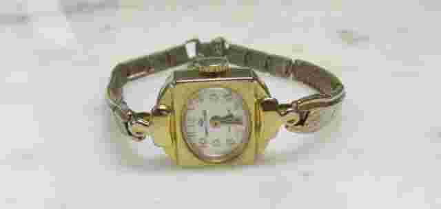 Vintage Women's Jean Cardot Manual Wristwatch ~ 17J ~ 4-F419