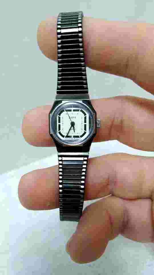 Vintage Soviet womens Quartz Watch Zaria USSR working