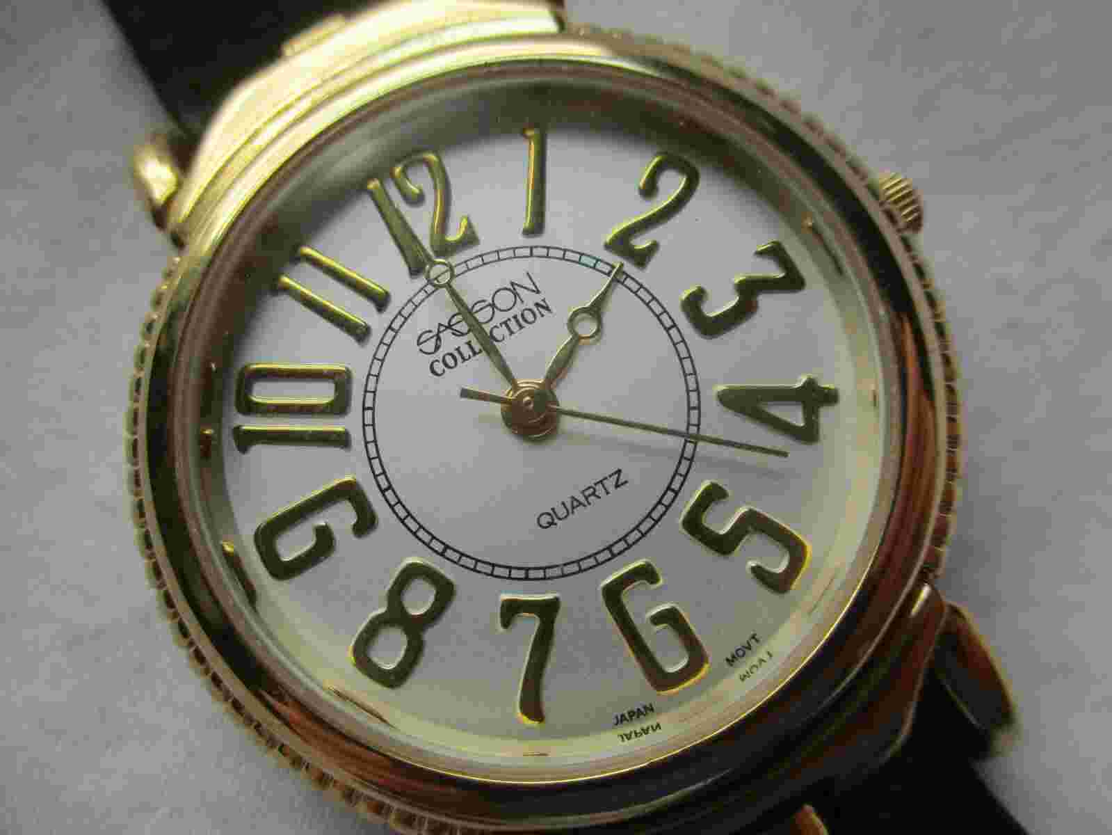 Sasson Collection Wristwatch Black Buckle Band Gold Tone Round Face Stylish