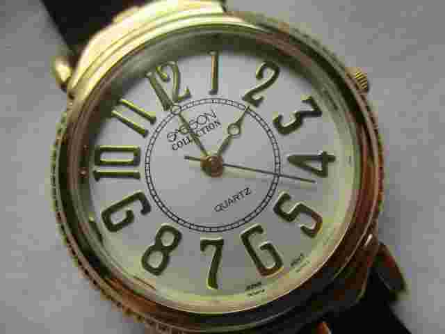 Sasson Collection Wristwatch Black Buckle Band Gold Tone Round Face Stylish
