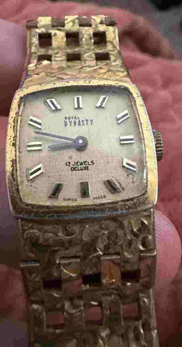 Vintage Royal Dynasty Watch 17 Jewels Deluxe Gold Tone Wind-Up Watch