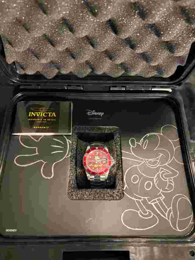 Invicta Disney Red Men's Wristwatch - 24609
