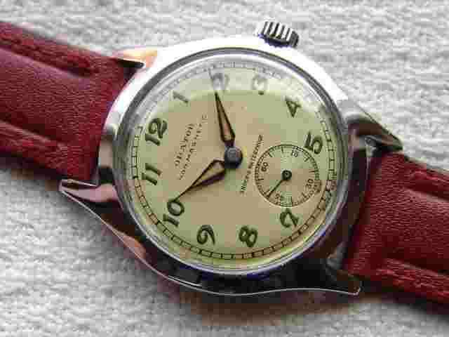 Men's WWII period ORATOR Schild & Co good condition military style wristwatch