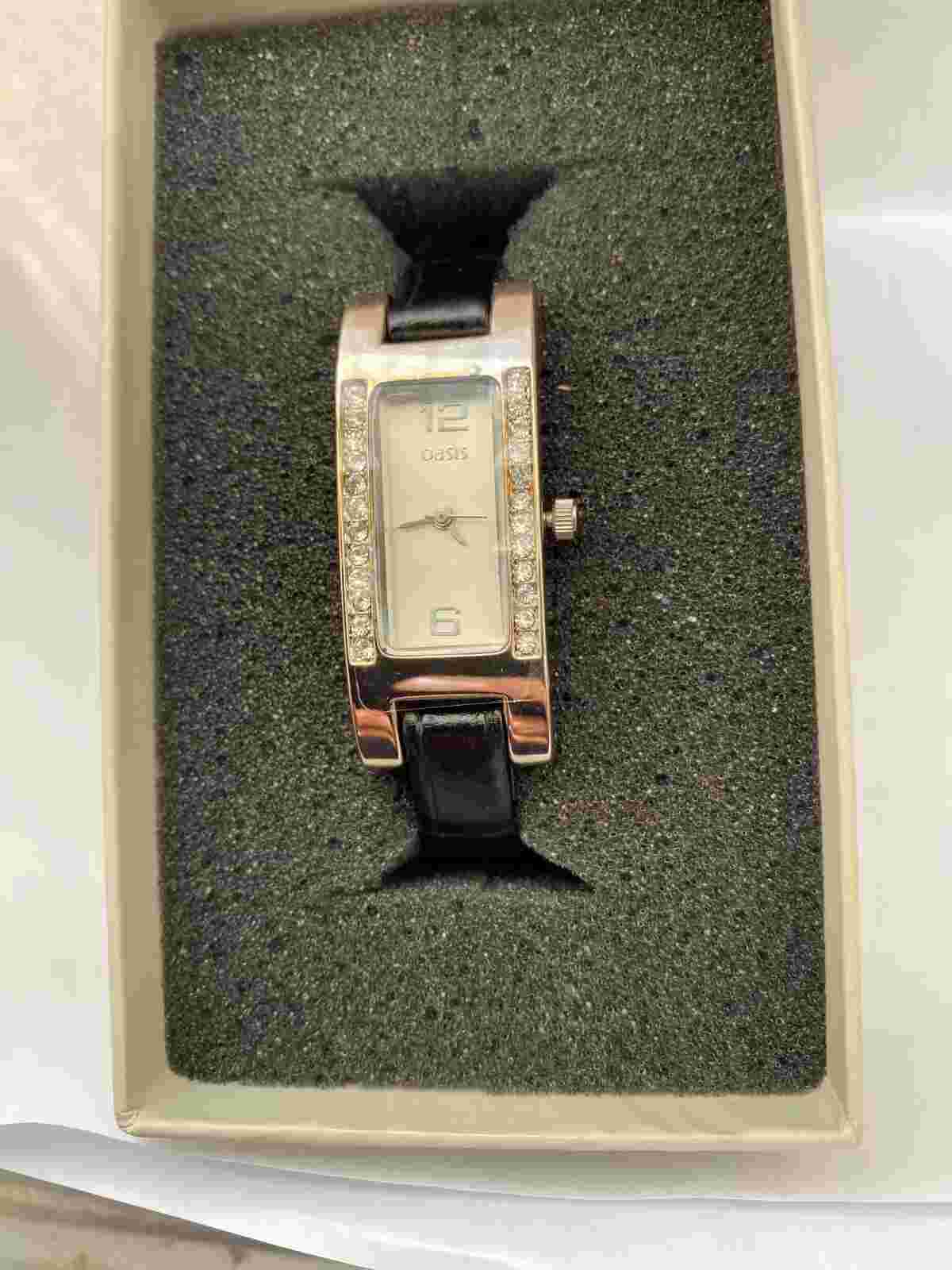 Oasis Womens Stone Quartz Leather Strap Watch & Box