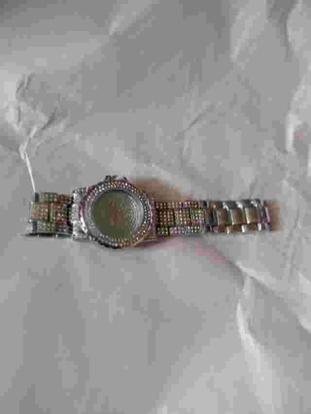 Luxury Diamond Oak Quartz Men Watch Size 9 Inches