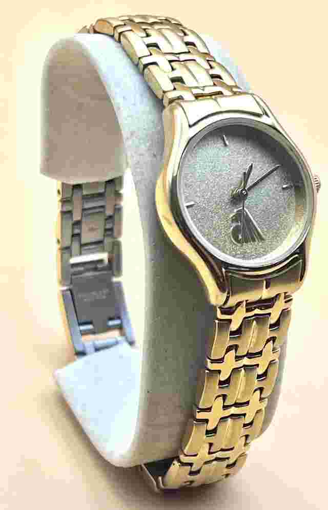 Vintage Ladies Jostens Gold Tone Watch Round Face Works Great