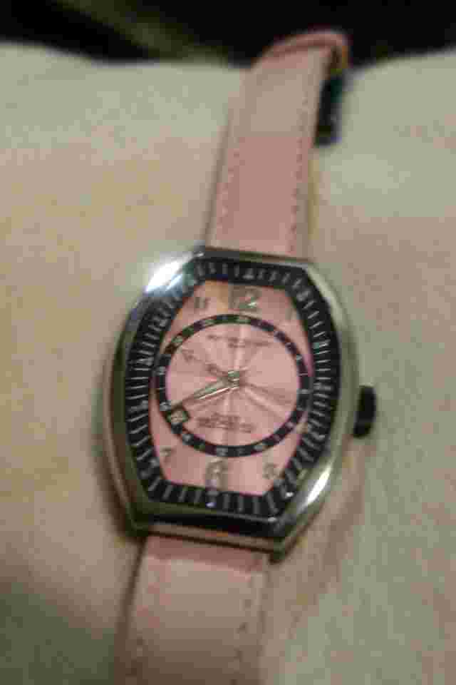 Montres De Luxe Women's Estremo Quartz Pink Dial Watch new