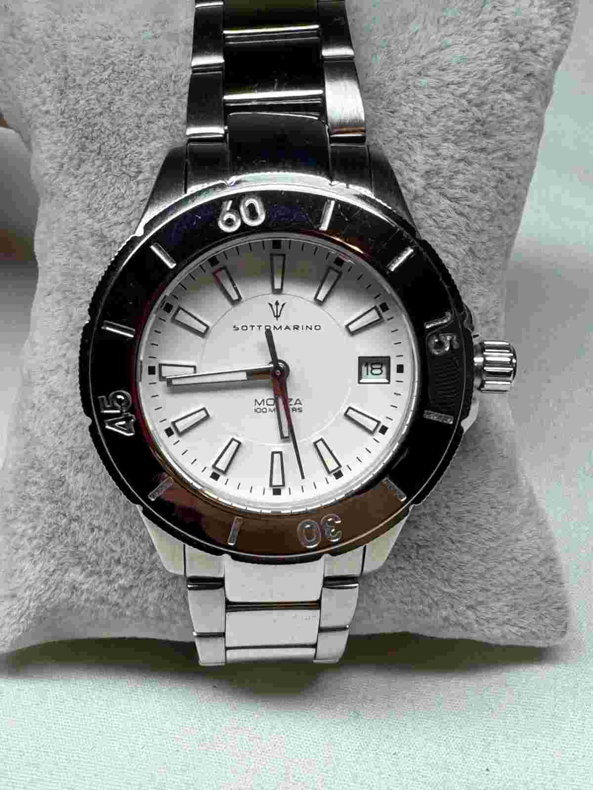 Unisex Sottomarino MONZA SM62600-C Silver Tone Quartz Date Watch Battery