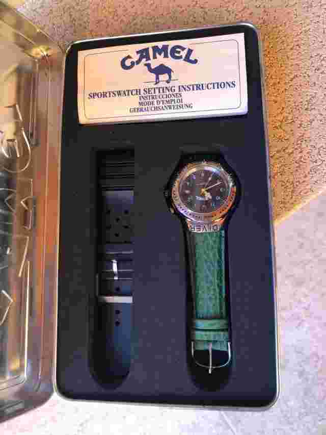 Authentic Camel Diver Sportswatch with two straps