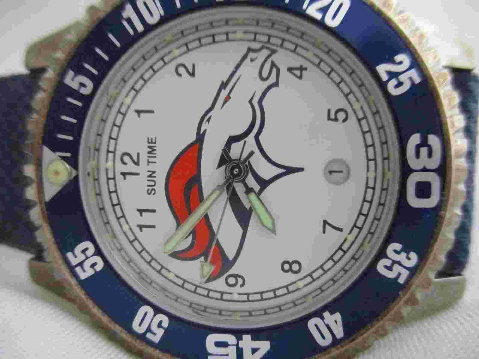Sun Time Analog Wristwatch Silver Tone Blue Buckle Band Date Indicator