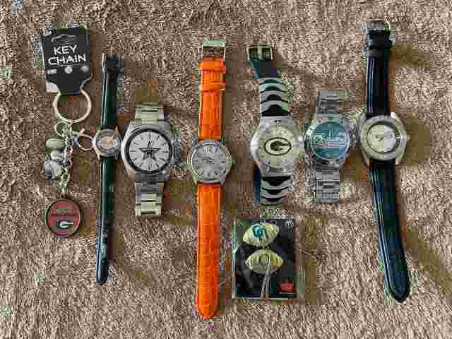 Sports Watches NFL..NBA..NASCAR..Mostly New Just Need Batteries