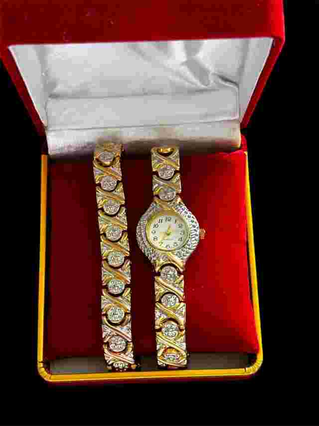 Ladies Estate Pristine Gold Toned Fashion Watch & Bracelet