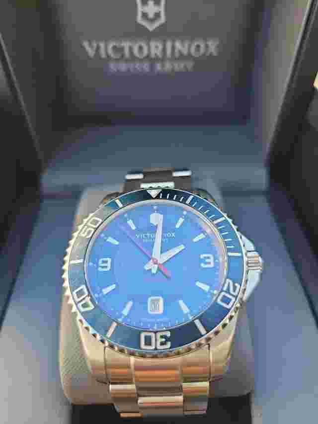 VICTORINOX  Maverick stainless Steel Automatic Blue Dial Men's Watch 241706 New