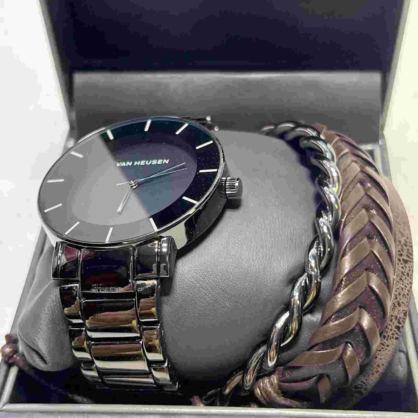 VAN HEUSEN Men's Watch-Bracelet Gift Set