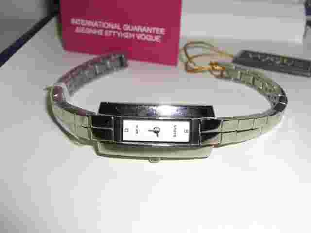 VINTAGE VOGUE LADIES SWISS QUARTZ 631111.1 WRIST WATCH STAINLESS STEEL