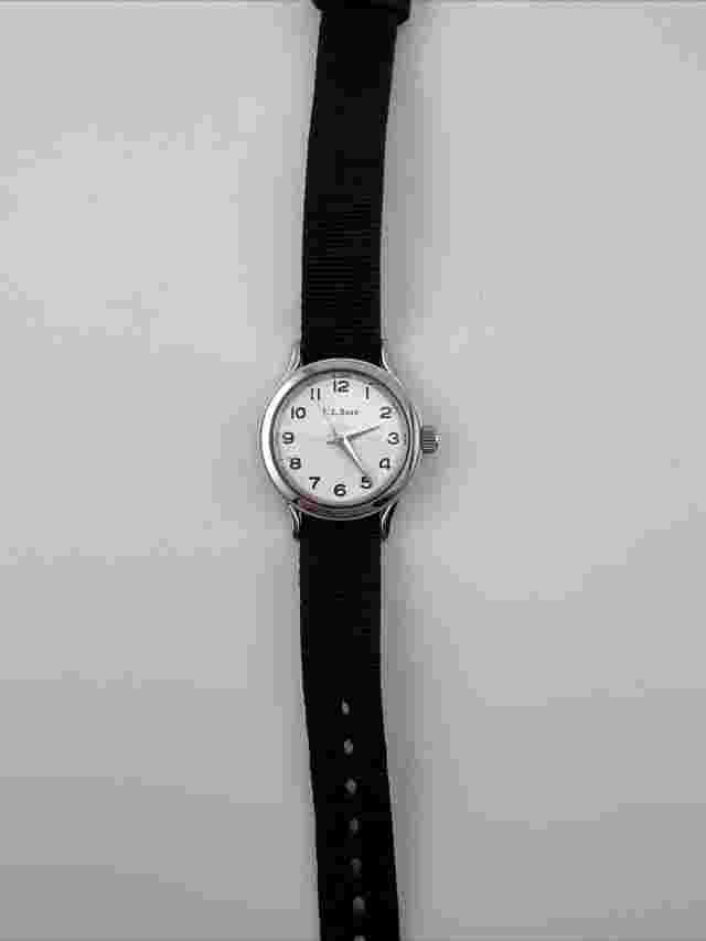 LL Bean Black And White Unisex Watch E10 Cloth Band Needs Batteries Face Cracked