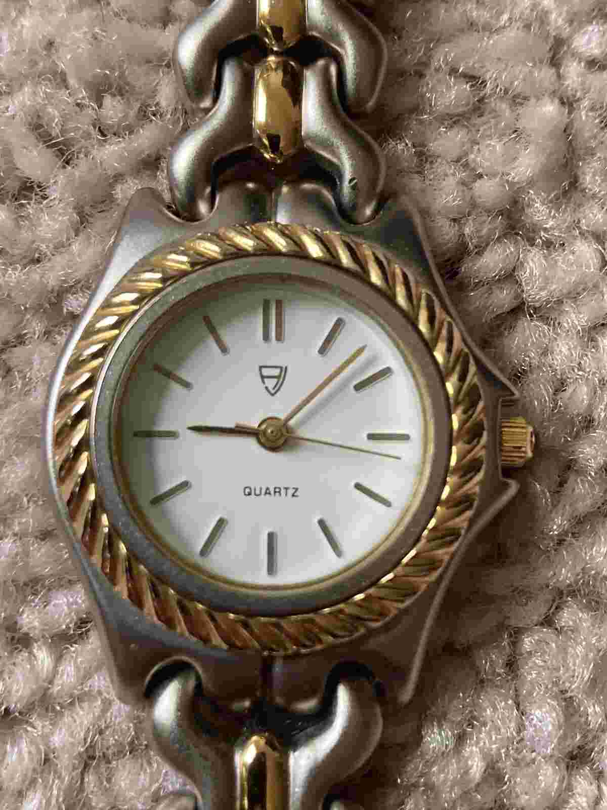 Alexander Julian Women’s Analog Dial Formal/Dress Quartz Watch Silvertone