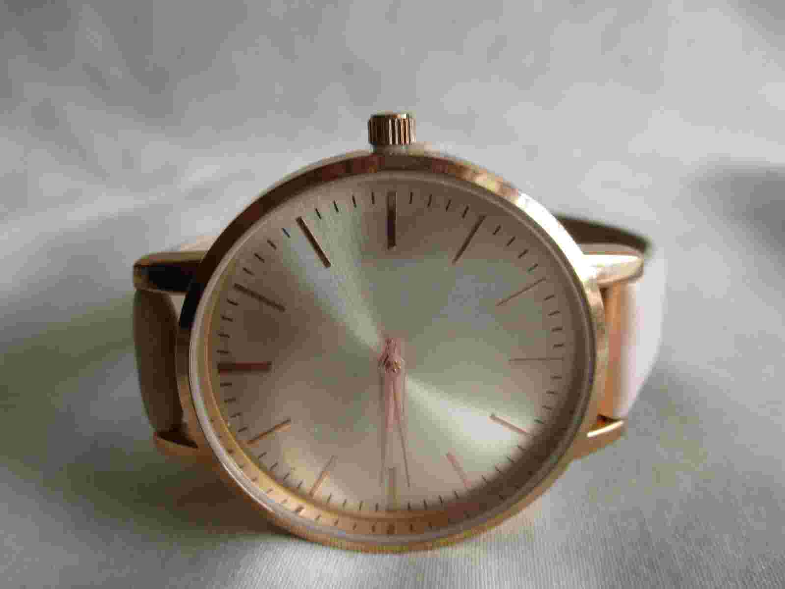 H&M Analog Wristwatch with a Buckle Band