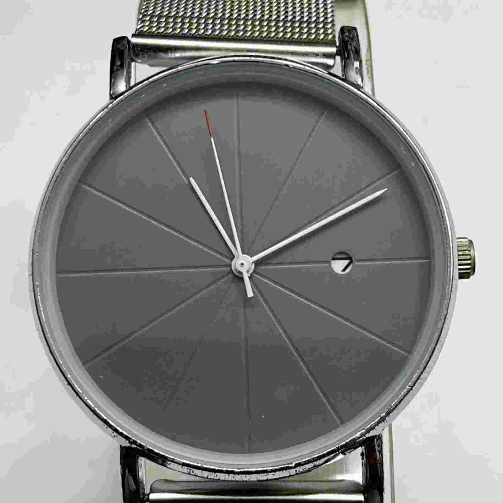 Unisex YOLAKO Watch, Mesh Band, SILVER Dial w/date, New Battery