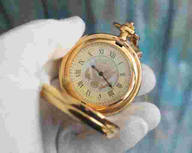 Seal of the President of the United States - MAYFAIR quartz pocket watch , Japan