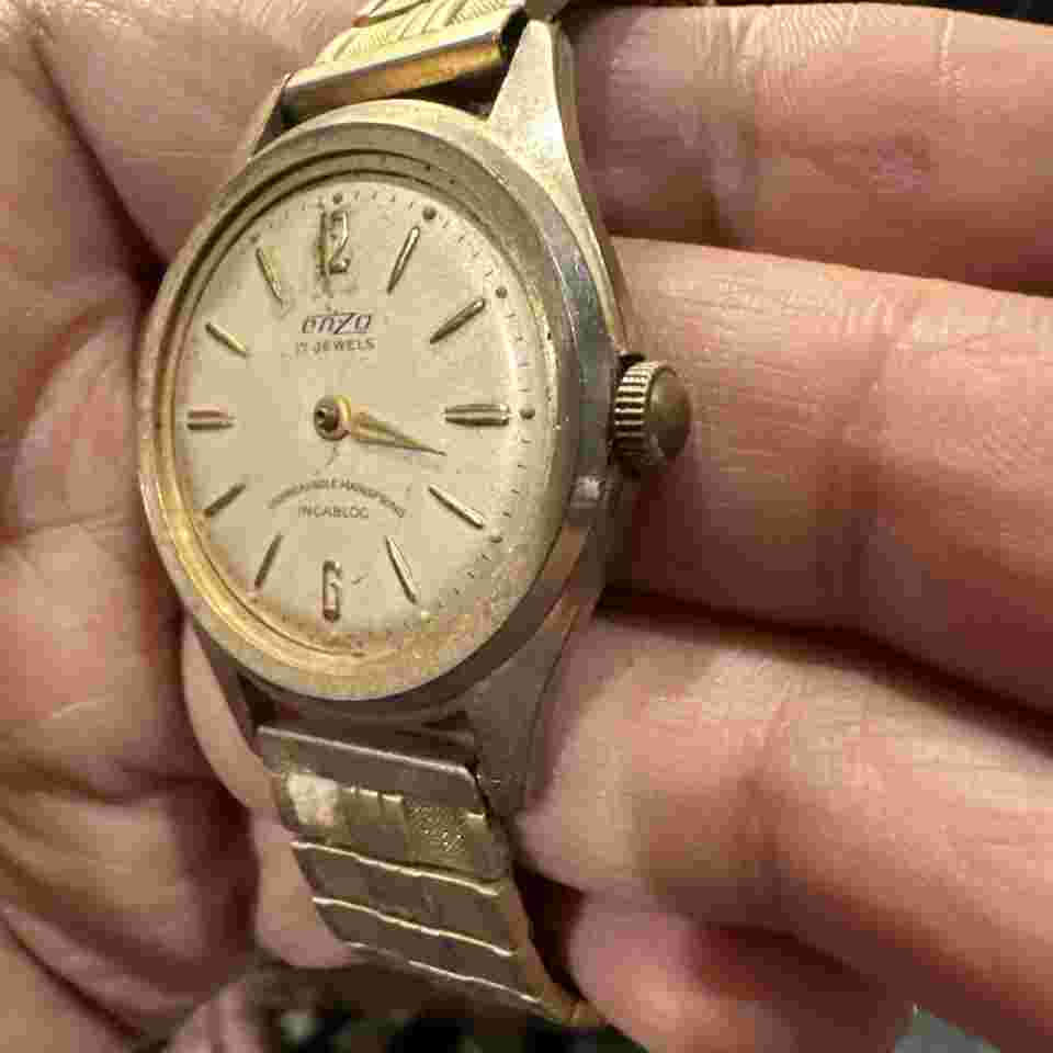 Works Vintage Enzo mens watch 17 jewels Manual Wind Missing Glass & Minute Stick