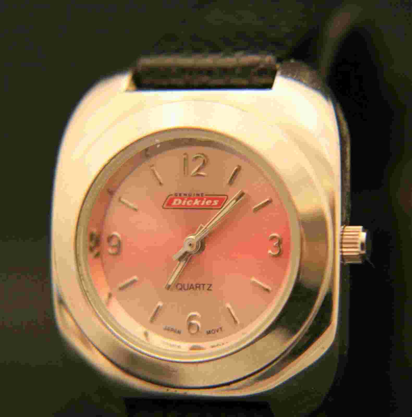 New ladies' genuine Dickies light pink dial Japanese quartz wristwatch, leather