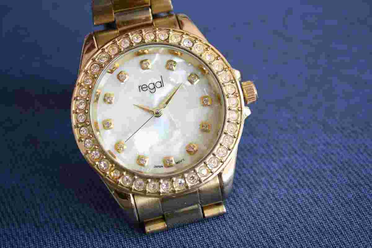 REGAL SWEDEN DESIGN-BEAUTIFUL LADIES WATCH