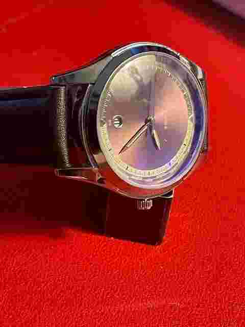 Nice watch mens--lightweight-different--time/date-New ...Great -good color 41mm