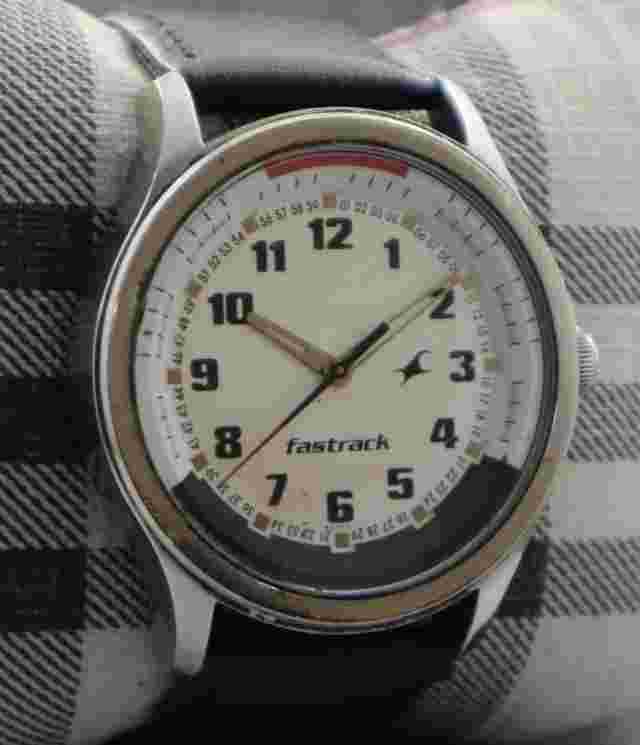 Casual Fastrack Men Analog White Dial Leather Band Quartz Wristwatch Working