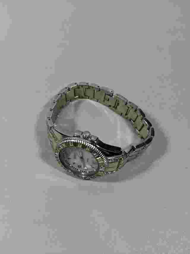 Bongo Pearlized Dial Round Silver Tone Case 30 mm Link Bracelet Band Watch 7 in.