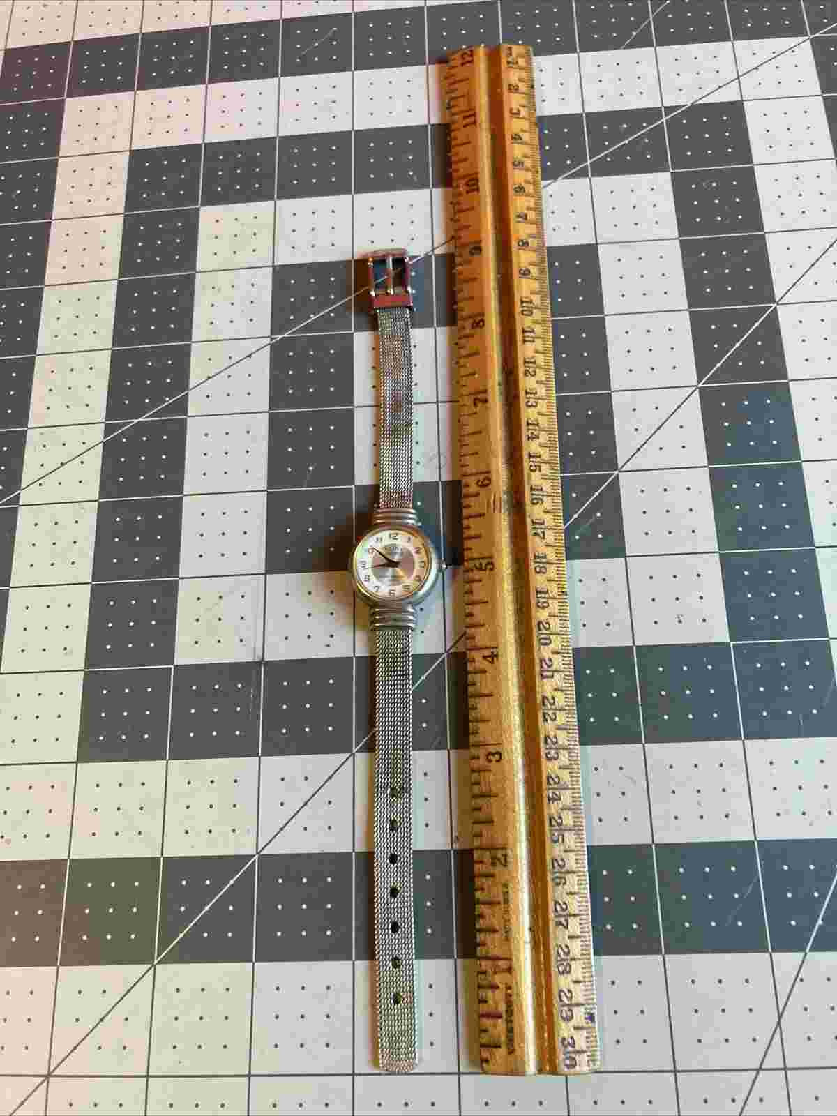 Vintage Kathy Ireland Water Resistant K1627 Quartz Watch Rare Item(tested/works)