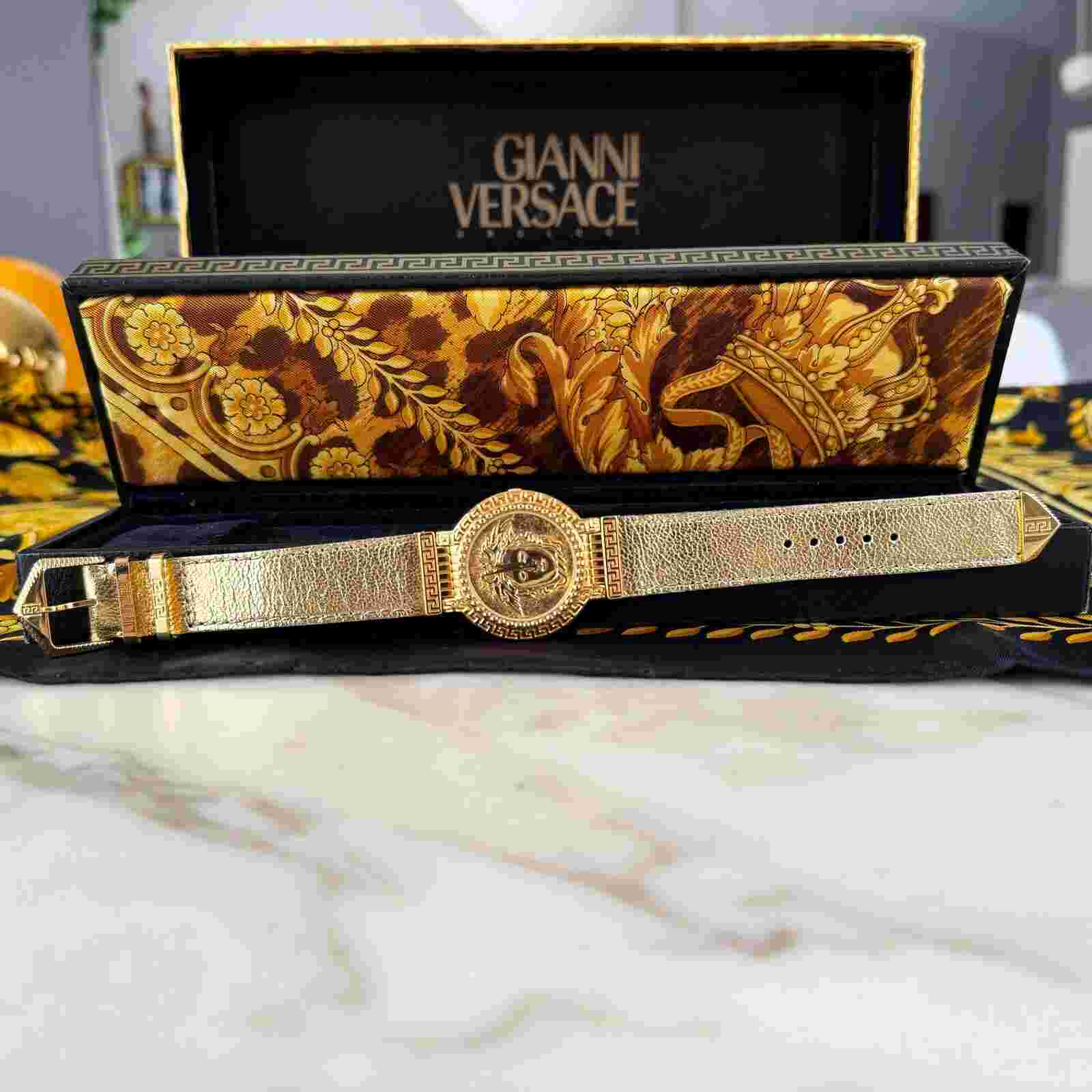 GIANNI VERSACE SIGNATURE Medusa Gold Plated G10 Men's Watch w/ box from 1993