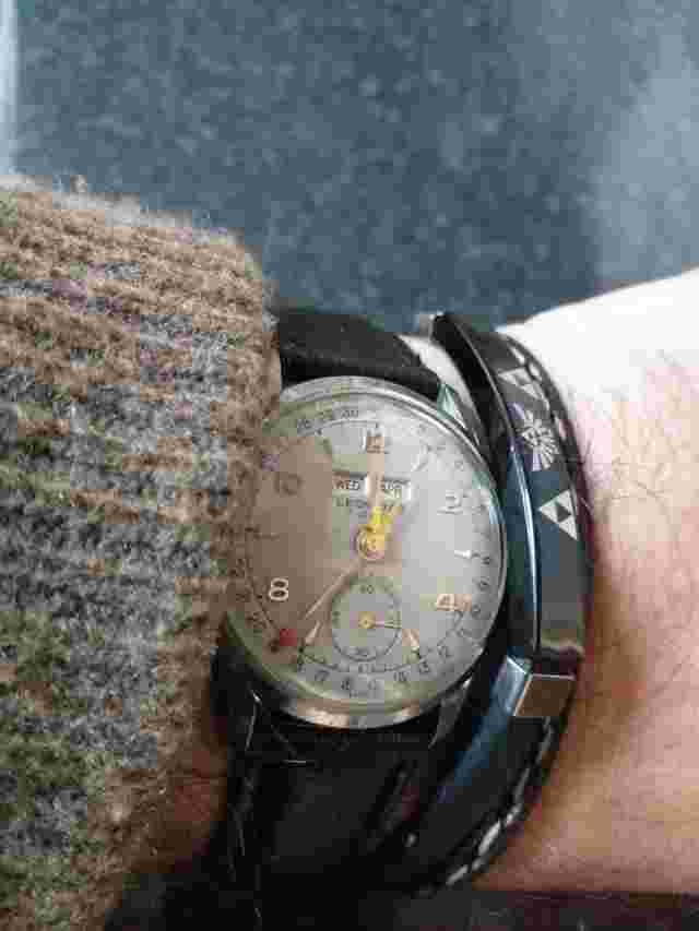 1950'S LEONIDAS TRIPLE  CALENDAR 17 JEWELS SWISS LEVER WRIST WATCH WORKING