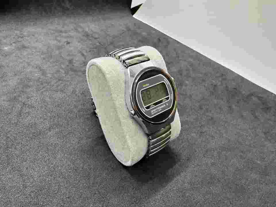 Original Veri Rare ELEKTRONIKA 5 LCD Digital watch Quartz USSR