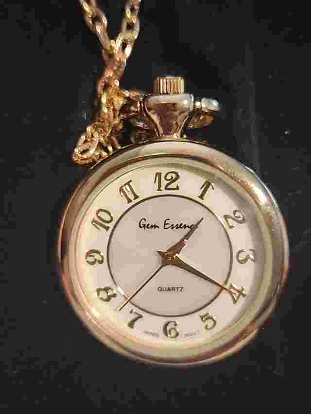 Gem Essence HSN PENDANT  MOP INTERCHANGABLE   Watch NEW In Box