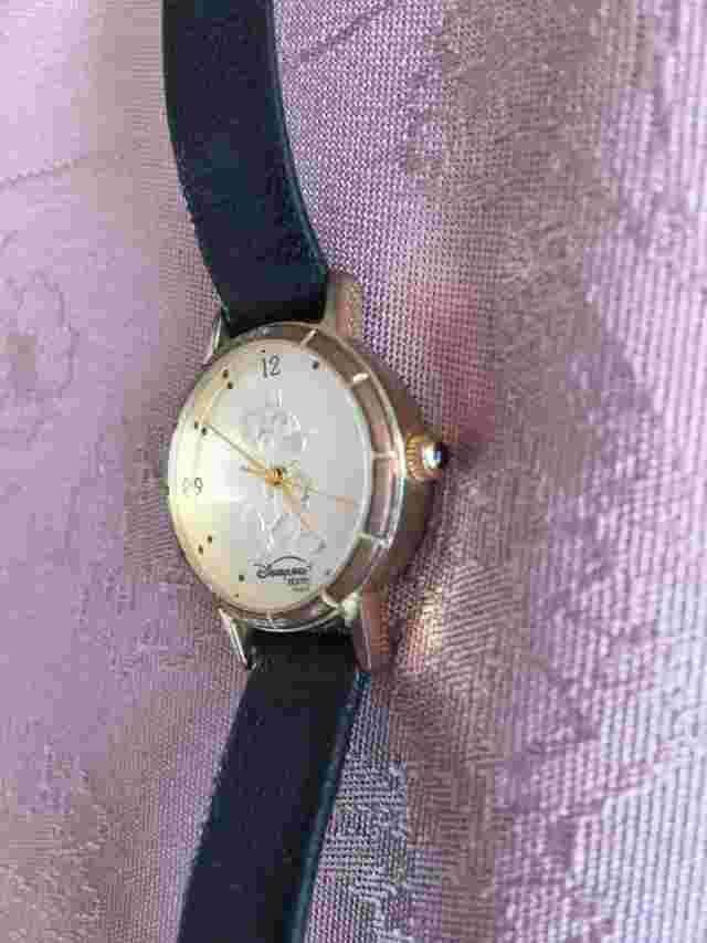 Exclusive Watch Disney MICKEY MOUSE Paris Resort  Battery Working FREE SHIPPM.