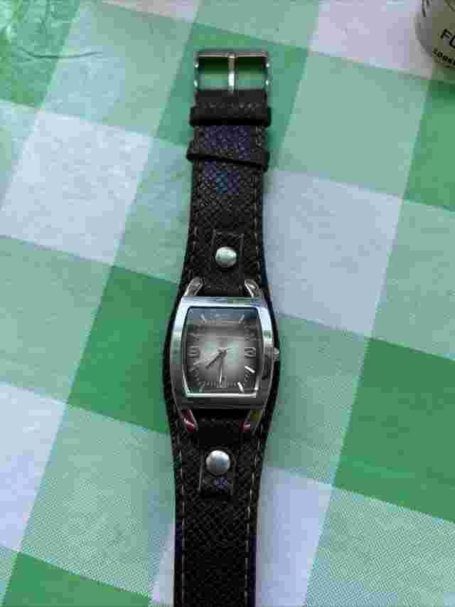 FY1178 JAPAN MOVT FMD LEATHER STRAP WRIST WATCH 7983 BATTERY WORKS GREAT