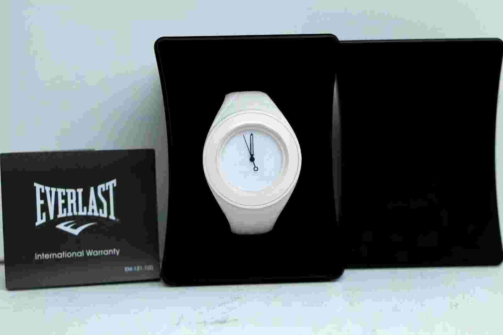 Everlast 33-209 Unisex Quartz Watch with White Dial Analogue Display EV-209-003
