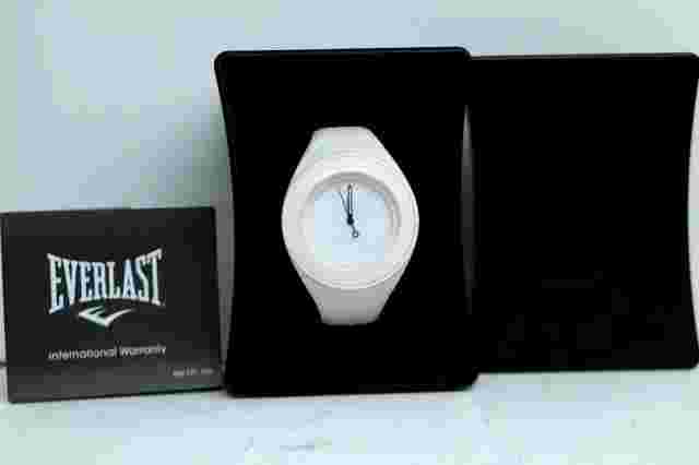 Everlast 33-209 Unisex Quartz Watch with White Dial Analogue Display EV-209-003