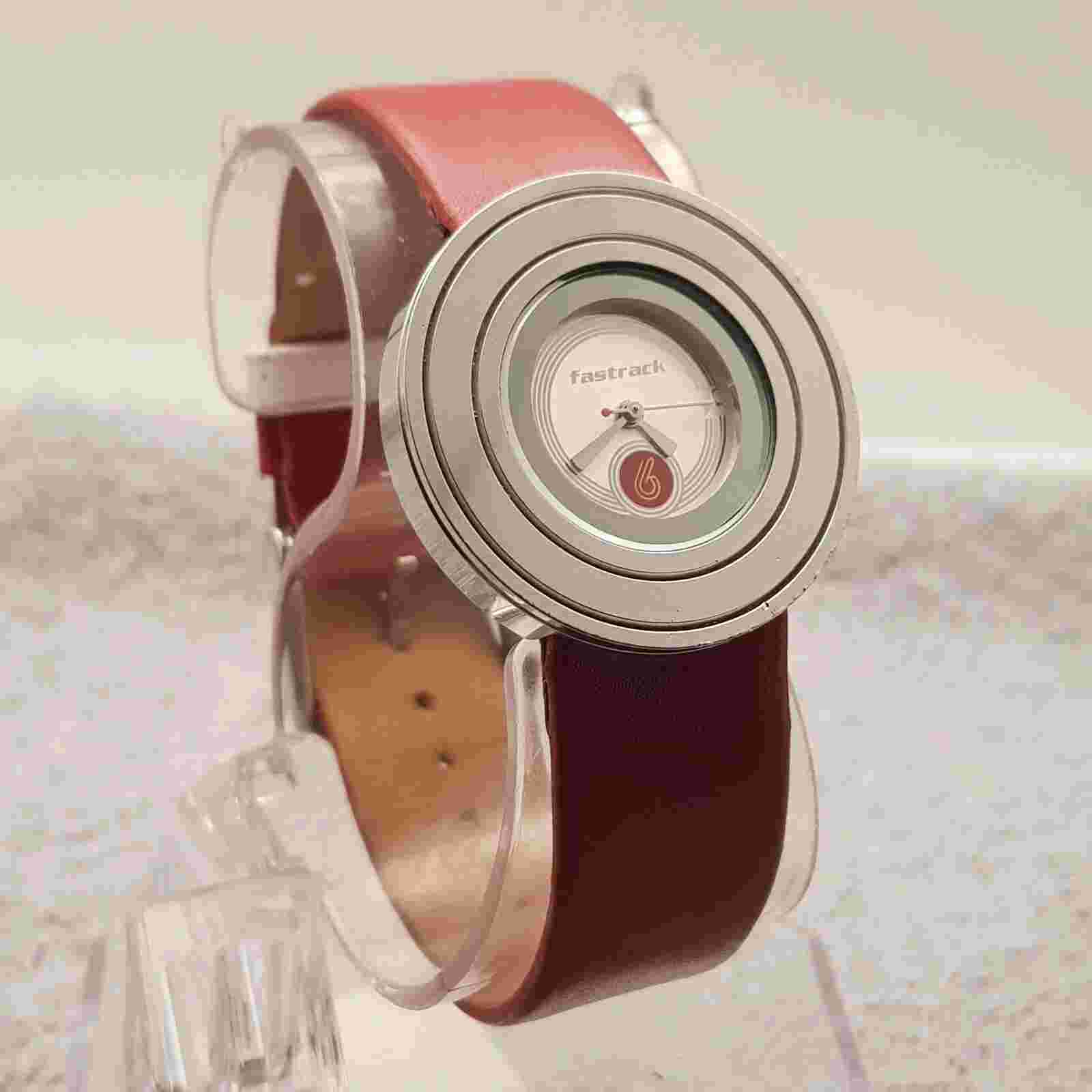 FASTRACK Quartz Analog Watch White Dial Red Leather Band...NEW BATTERY