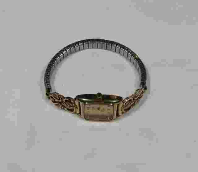 Black Hills Gold ladies quartz watch 10kt GOLD watch tips Speidel band NEW batt