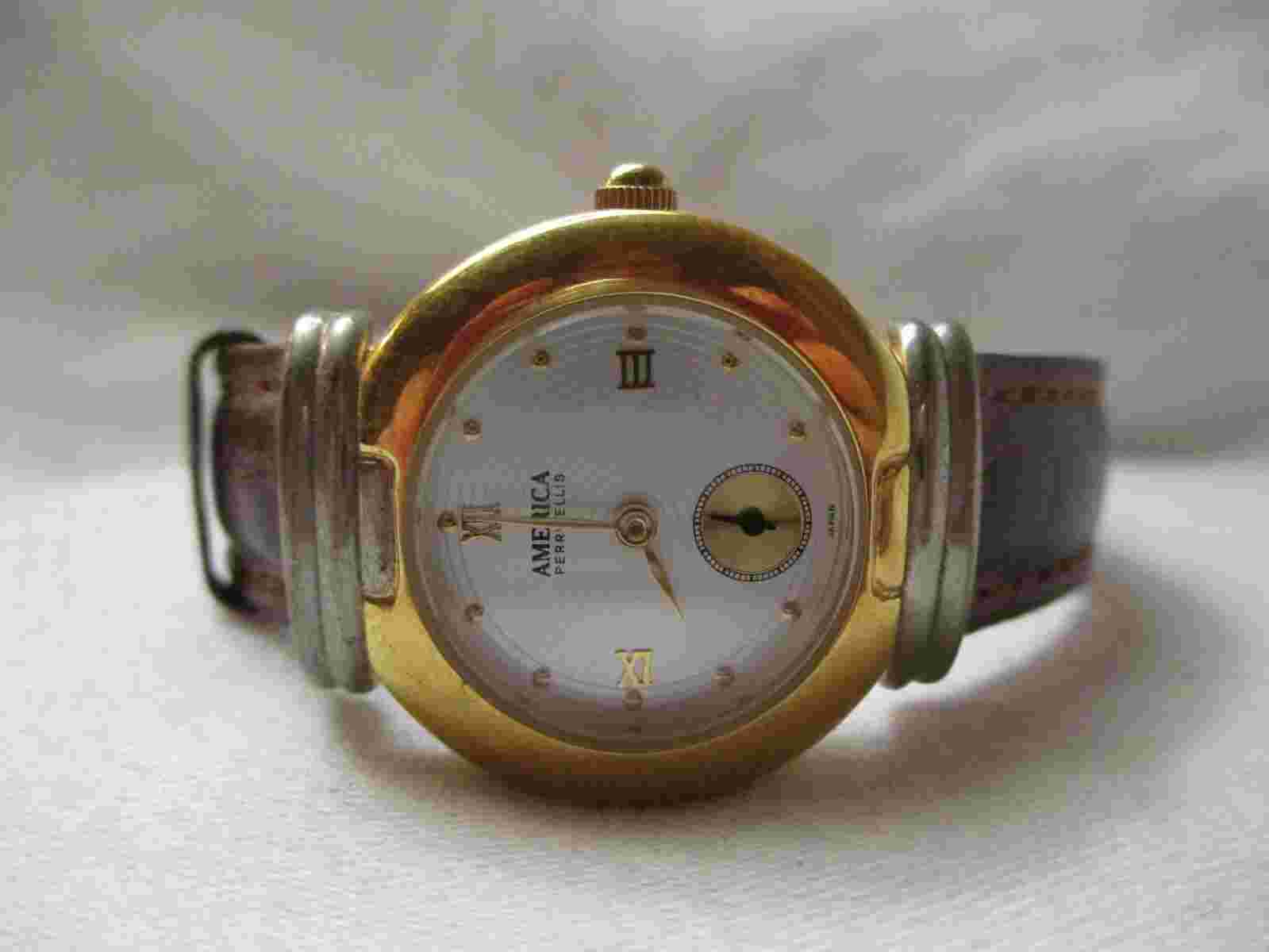 Perry Ellis Analog Wristwatch with a Buckle Band and Water Resistance