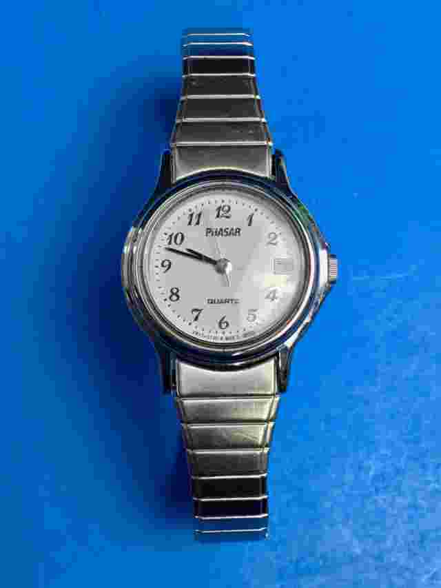 Vintage  Ladies Silver Tone Watch Phasar Quartz Date Stretch V227-0130 R