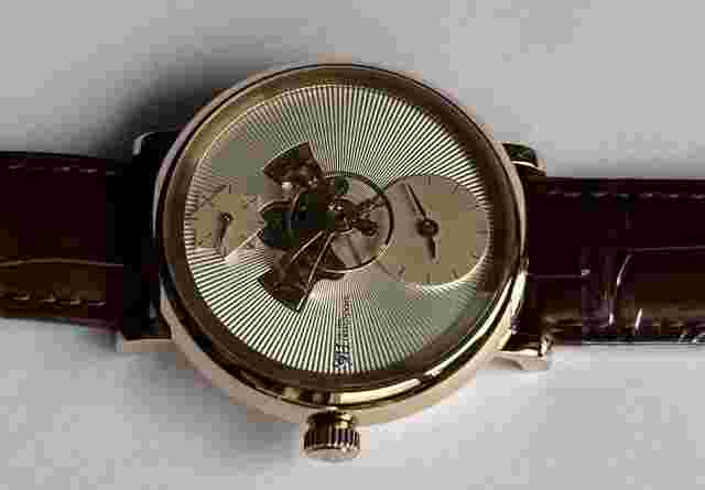 Metropolitan Salmon Shanghai Skydome automatic central flywheel under the heaven
